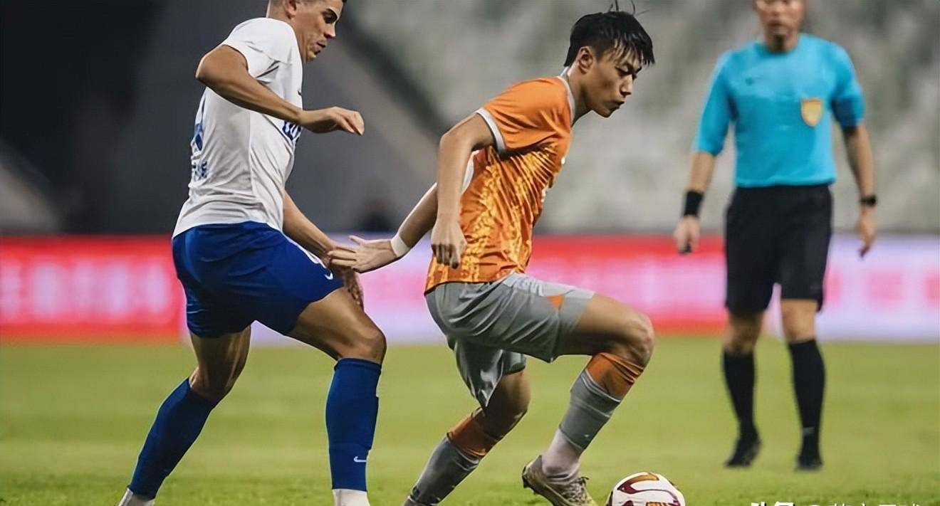 关于B体育平台:中国足球留洋“镀金”归来？球员：国外生活很苦，但工资很高！的信息