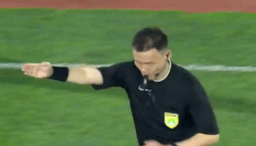 B体育平台:中超联赛裁判判罚争议案例分析：规则解读、判罚依据与改进建议的简单介绍