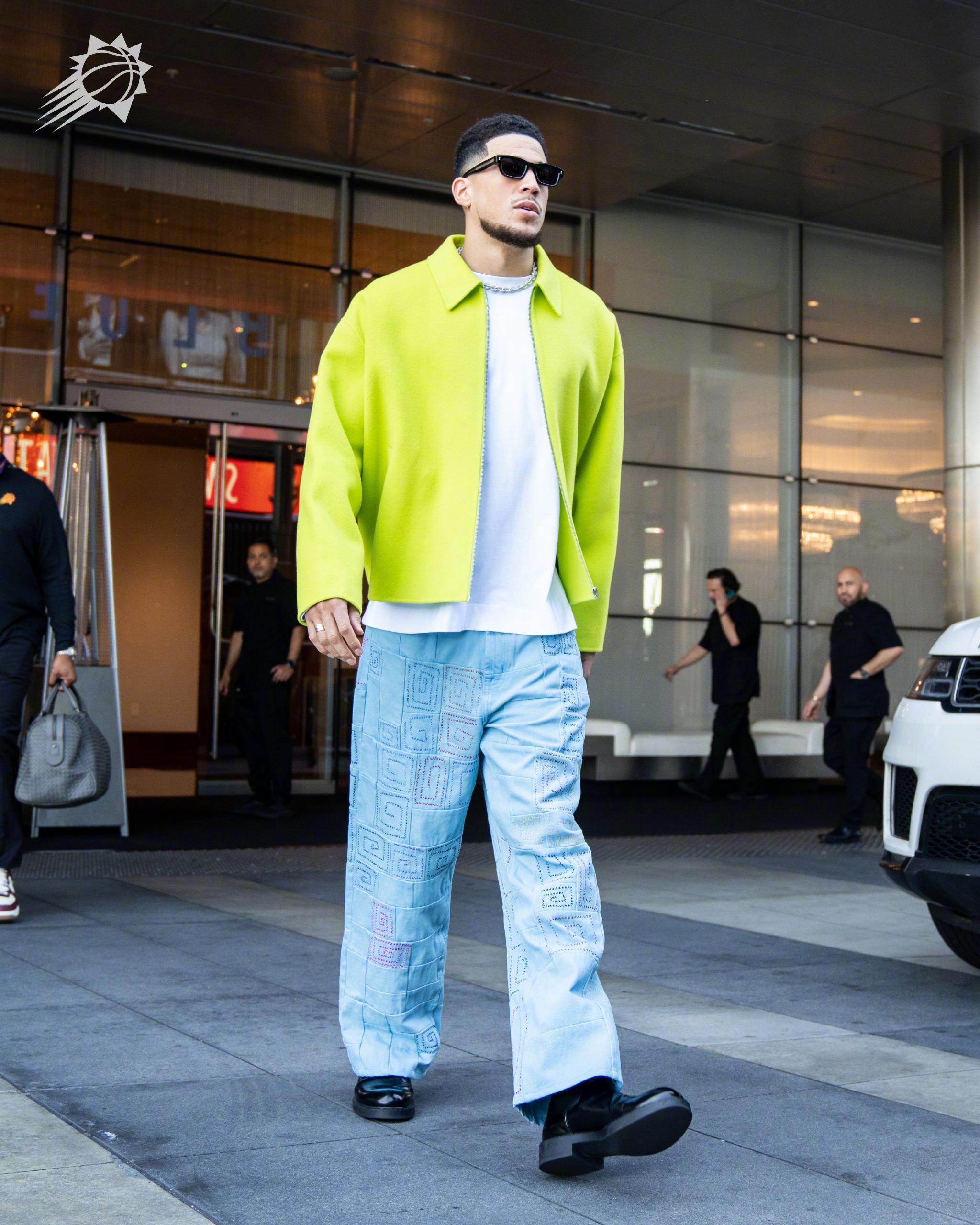 B体育官方网址：篮球球星的个人时尚穿搭：展现球星的个性和品味的简单介绍