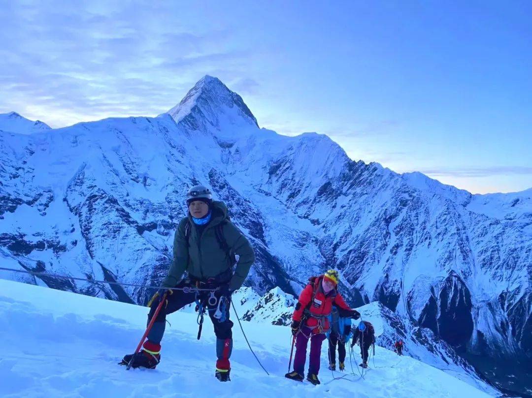 B体育:登山探险,征服自然高峰 B体育:登山探险,征服自然高峰