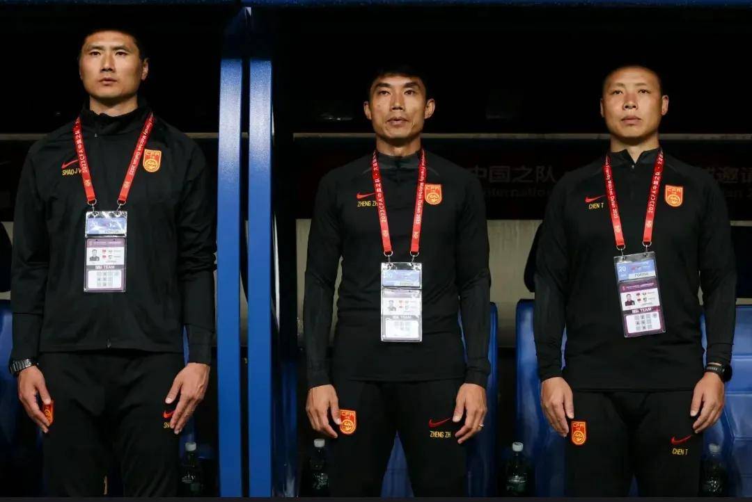 B体育平台:老将郑智“转型教练”,球迷:期待他能为中国足球带来新的思路!的简单介绍 B体育平台:老将郑智“转型教练”,球迷:期待他能为中国足球带来新的思路!的简单介绍