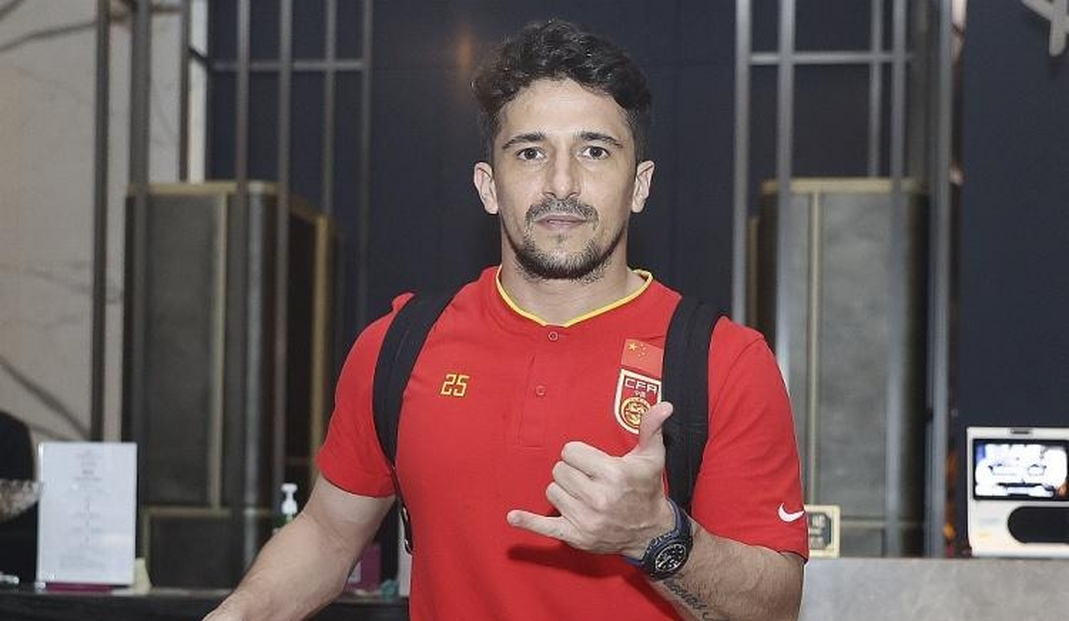 包含B体育平台:归化球员洛国富对中国国家队的战术贡献评估的词条