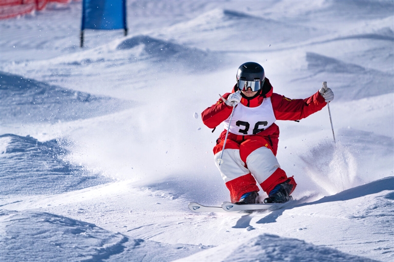 关于B体育:滑雪世界杯，各国选手雪上飞舞的信息