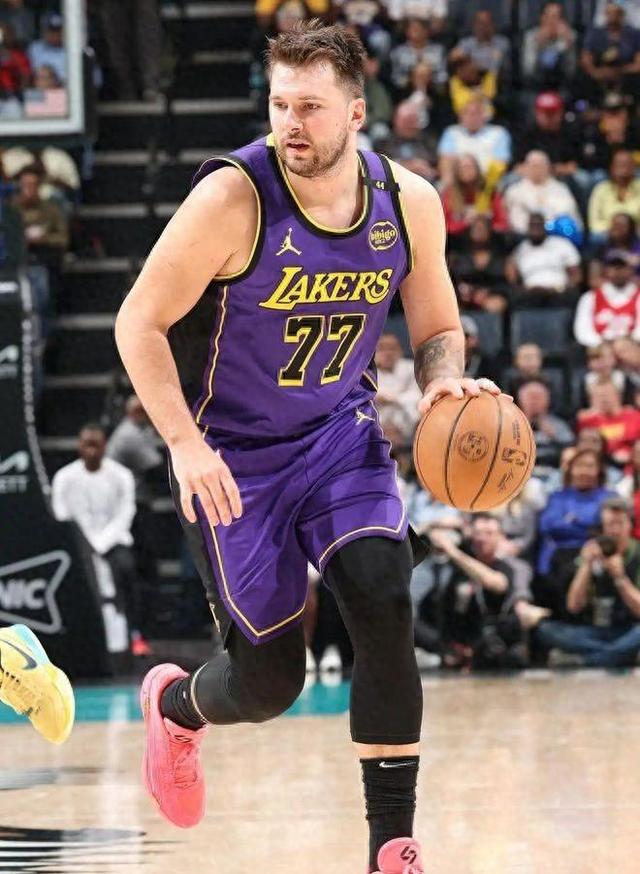 关于bsports体育:凯尔特人队防守策略:如何限制东契奇的传球?的信息 关于bsports体育:凯尔特人队防守策略:如何限制东契奇的传球?的信息